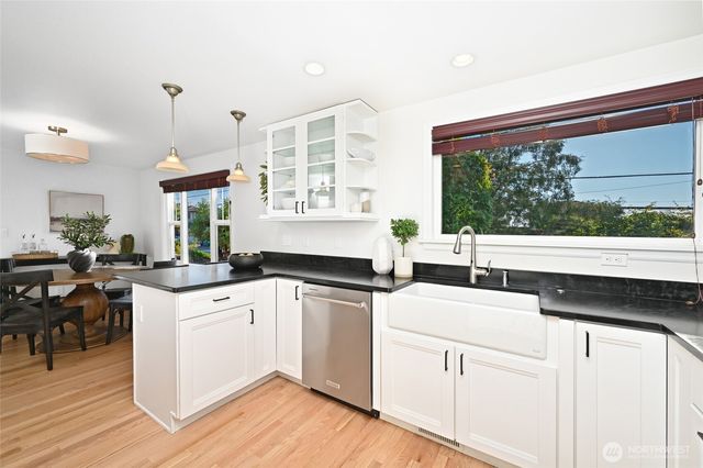 4024 55th Avenue SW, Seattle, WA 98116