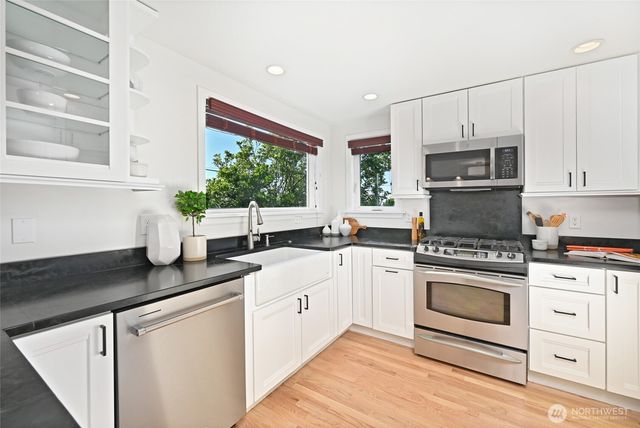 4024 55th Avenue SW, Seattle, WA 98116