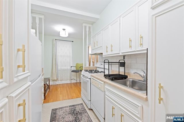 100 E Palisade Avenue B22, Englewood, NJ 07631