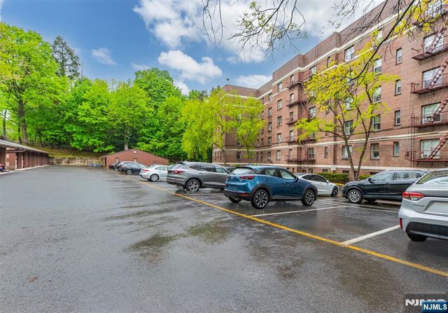 100 E Palisade Avenue B22, Englewood, NJ 07631