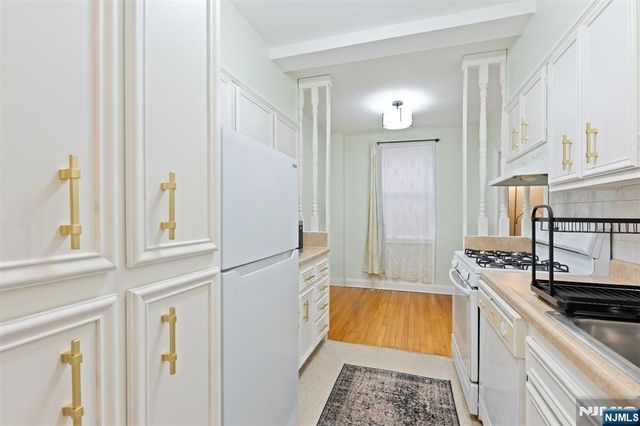 100 E Palisade Avenue B22, Englewood, NJ 07631