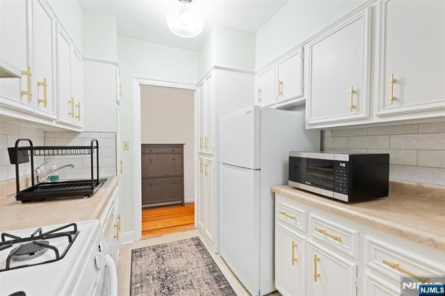 100 E Palisade Avenue B22, Englewood, NJ 07631
