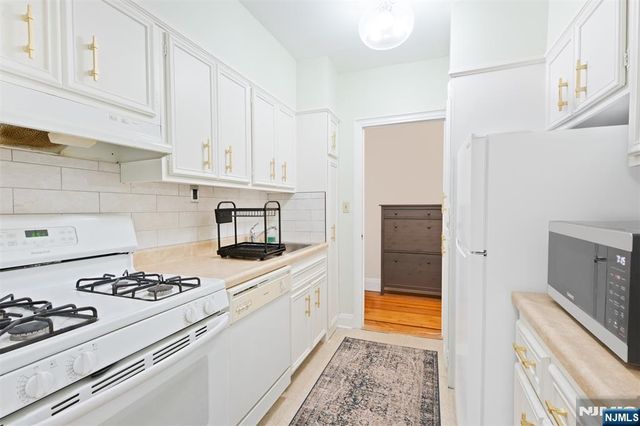 100 E Palisade Avenue B22, Englewood, NJ 07631