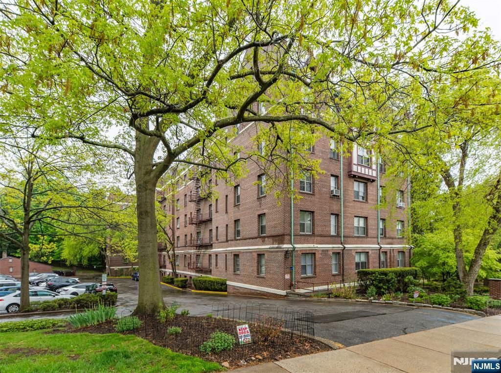 100 E Palisade Avenue B22, Englewood, NJ 07631