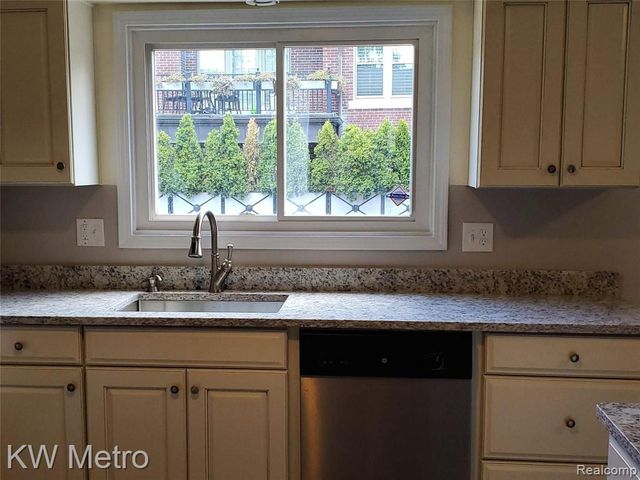 553 N Old Woodward Avenue, Birmingham, MI 48009