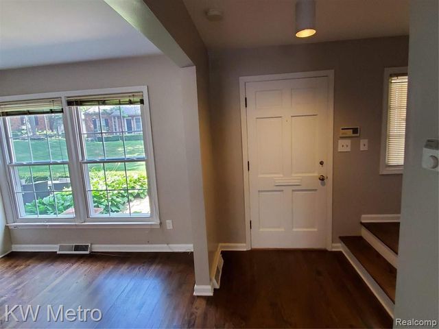 553 N Old Woodward Avenue, Birmingham, MI 48009