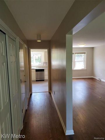 553 N Old Woodward Avenue, Birmingham, MI 48009