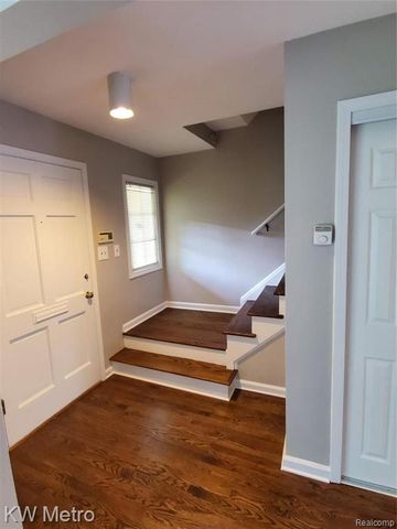553 N Old Woodward Avenue, Birmingham, MI 48009