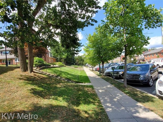 553 N Old Woodward Avenue, Birmingham, MI 48009