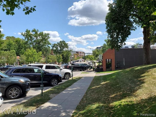 553 N Old Woodward Avenue, Birmingham, MI 48009