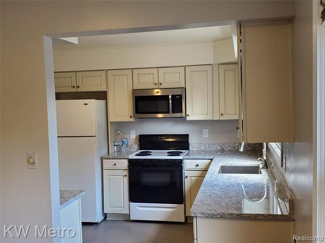 553 N Old Woodward Avenue, Birmingham, MI 48009