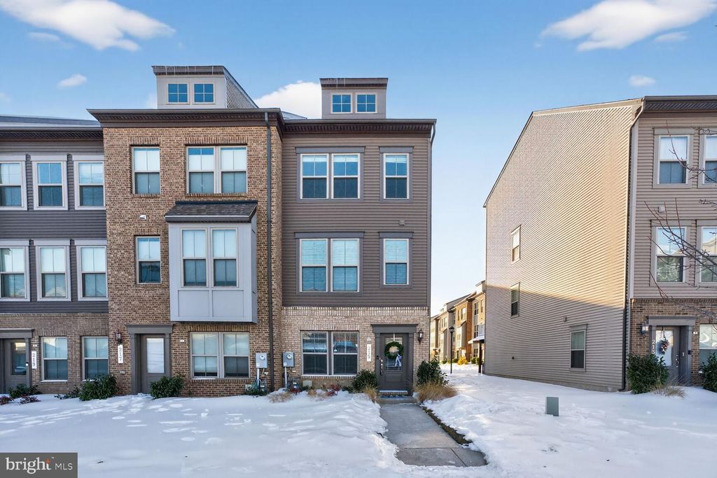 215 PHOENIX DR, Upper Marlboro, MD 20774