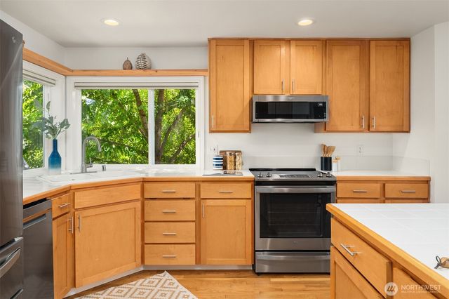 4054 54th Avenue SW, Seattle, WA 98116