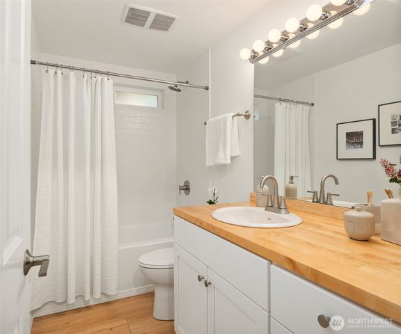 4054 54th Avenue SW, Seattle, WA 98116