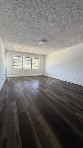 1400 NE 191st St 310, Miami, FL 33179