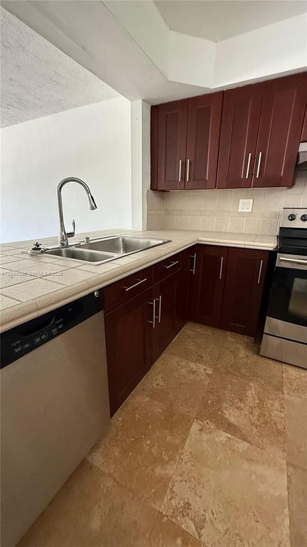 1400 NE 191st St 310, Miami, FL 33179