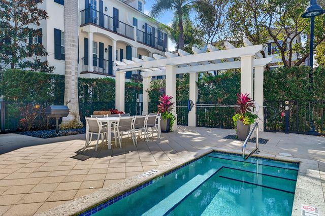 145 N Cannery Row Circle, Delray Beach, FL 33444