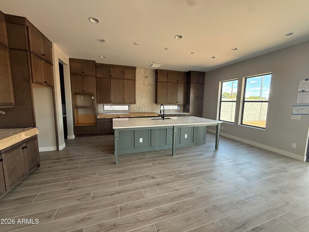 Image 2 of property listing at 329 N SILVERADO Street, Gilbert, AZ 85234