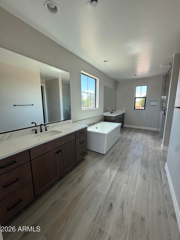 Image 5 of property listing at 329 N SILVERADO Street, Gilbert, AZ 85234