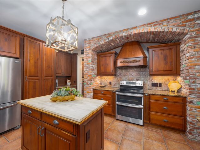 392 Mossy Oak Trail, Waverly, GA 31565