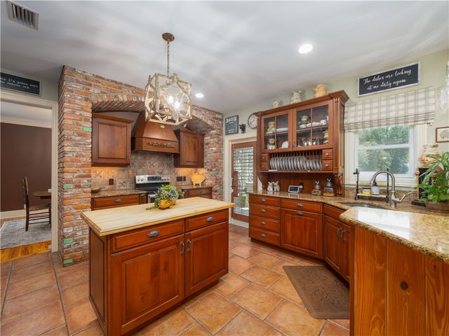 392 Mossy Oak Trail, Waverly, GA 31565