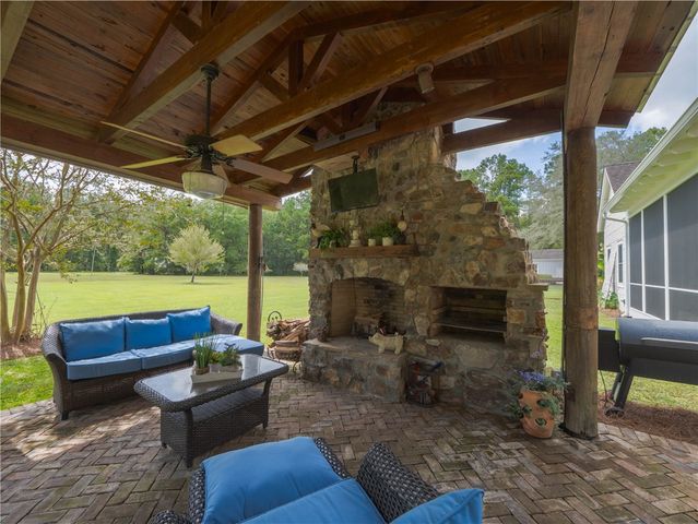 392 Mossy Oak Trail, Waverly, GA 31565