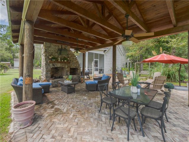 392 Mossy Oak Trail, Waverly, GA 31565