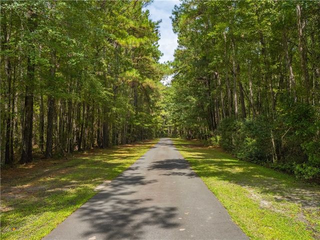 392 Mossy Oak Trail, Waverly, GA 31565