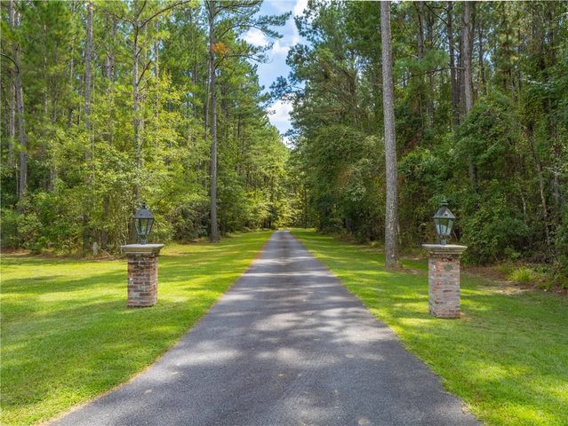 392 Mossy Oak Trail, Waverly, GA 31565