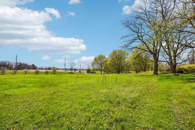 10604 Charles Road, Woodstock, IL 60098