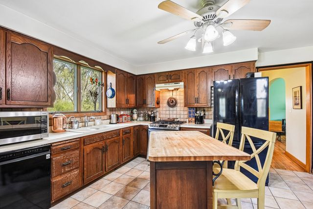 10604 Charles Road, Woodstock, IL 60098