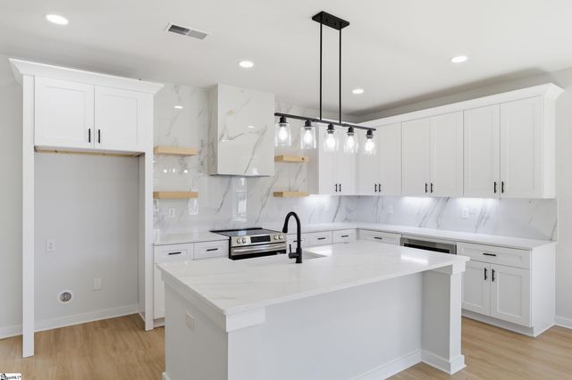 124 Lyman Avenue, Duncan, SC 29334