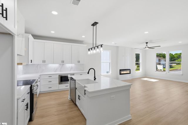 124 Lyman Avenue, Duncan, SC 29334