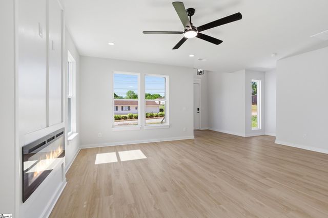 124 Lyman Avenue, Duncan, SC 29334