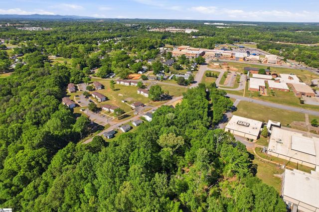 124 Lyman Avenue, Duncan, SC 29334