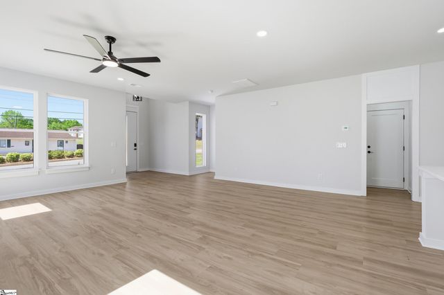 124 Lyman Avenue, Duncan, SC 29334