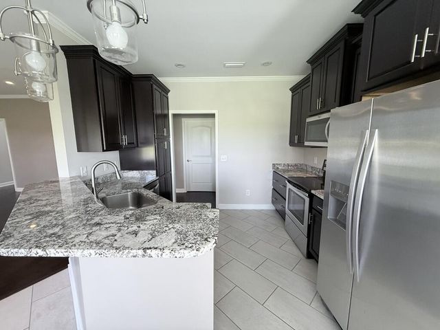 1798 National Rd, Dothan, AL 36301