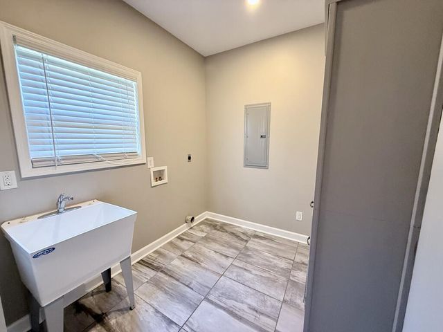 1798 National Rd, Dothan, AL 36301