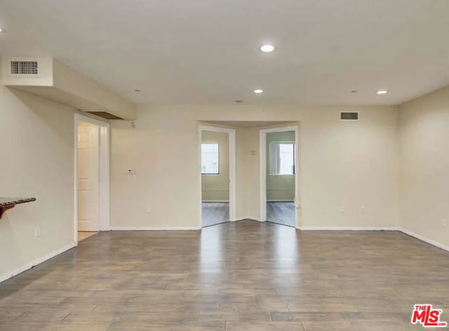 6815 Baird Avenue 2, Reseda, CA 91335