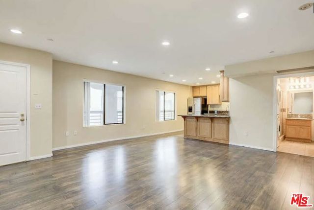 6815 Baird Avenue 2, Reseda, CA 91335