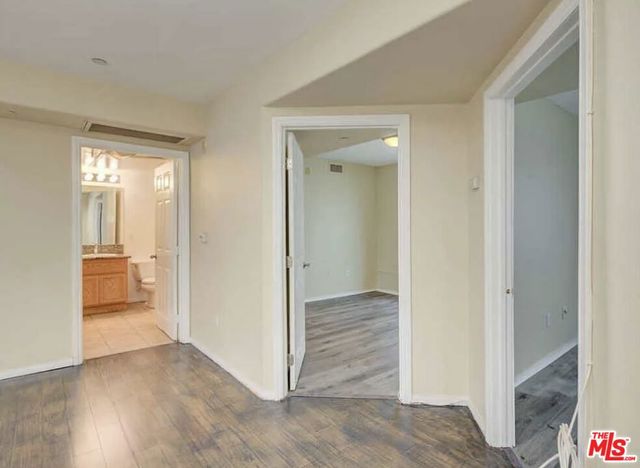 6815 Baird Avenue 2, Reseda, CA 91335