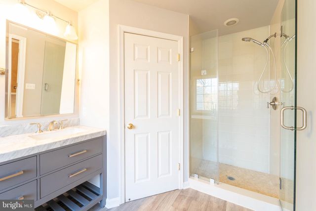 5237 JULE STAR DR, Centreville, VA 20120