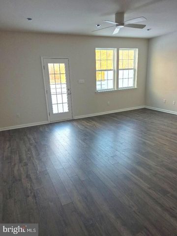 325 MAZZEO DR, Glassboro, NJ 08028