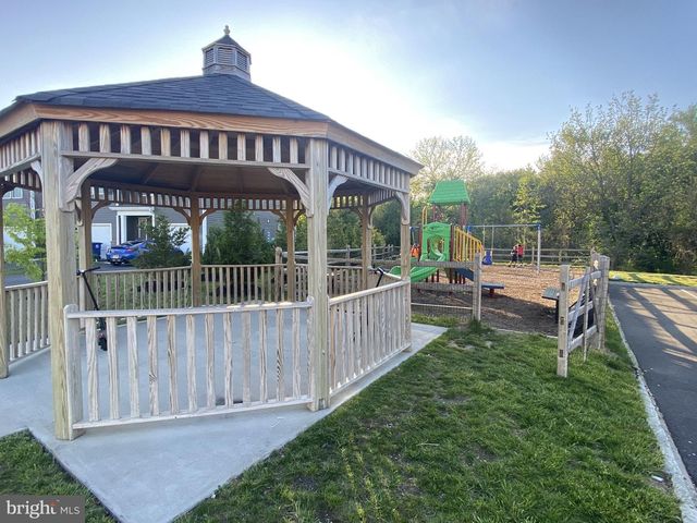 325 MAZZEO DR, Glassboro, NJ 08028
