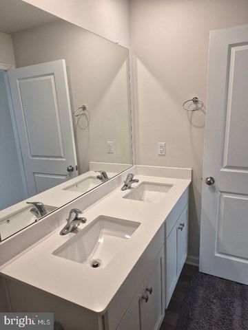 325 MAZZEO DR, Glassboro, NJ 08028