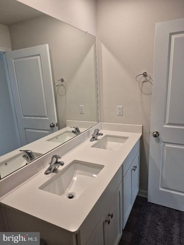 325 MAZZEO DR, Glassboro, NJ 08028