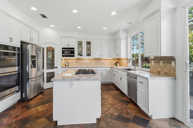 3255 Rancho Companero, Carlsbad, CA 92009