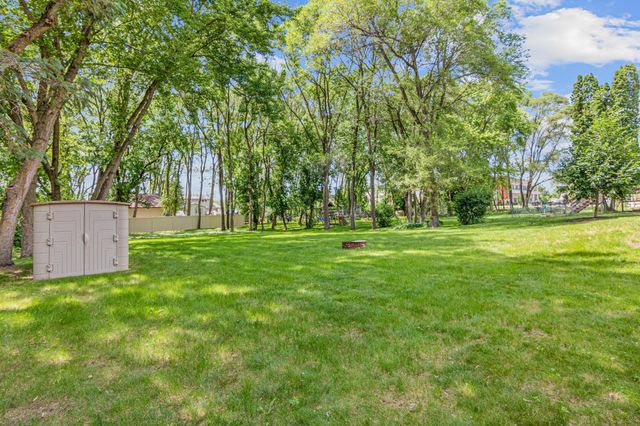 2593 Germain Street N, Maplewood, MN 55109
