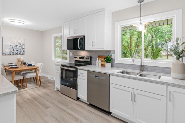 2593 Germain Street N, Maplewood, MN 55109