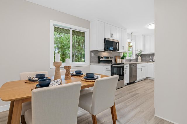 2593 Germain Street N, Maplewood, MN 55109